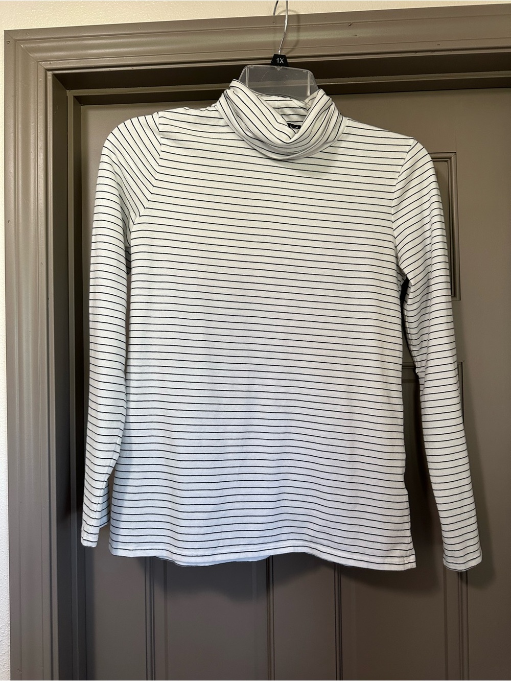 Banana Republic White and Black Striped Turtleneck Top M